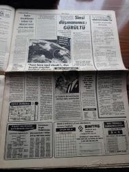 Halka ve Olaylara Tercüman Gazetesi - Turkish Newspaper - 21 Şubat 1982 - Samsun 60 Yeni rakı 670 lira oldu - Habur kapısında tankerin çarptığı peron çöktü 29 ölü - Kıbrıs konusunda Yunanistan'ı uyardık - Milli Eğitim Bakanı Hasan Sağlam rotasyon uygulaması Mayıs'ta başlayacak - İTO'nun 100. Kuruluş yıldönümü için düzenlenen moda fuarı Turgut Özal tarafından açıldı - 1918 yılında Ermenilerin yaptığı katliamı anlatan taş baskısı bir kitap bulundu - Hora'yı yeni seferler bekliyor - Yunus Emre ile sohbet yazan Ahmet Kabaklı - Elizabeth Taylor'la Richard Burton üçüncü defa evleniyorlar - Filistin davası Camp David'in dışında çözülebilir - Salvador Dali için müze açılıyor - Hicabi Koçyiğit davası duruşmasının tutanakları - aşk fısıltıları yazan Kerime Nadir Yazı Dizisi - Eşref Kolçak ve Ekrem Bora Banker Kastelli reklamı - Fenerbahçe'de Cevher Özden Ali Şen'e karşı başkan adayı Fotoğrafı - Oyak Renault Konya'da bir dev buldu - yılın filmi tövbe başrolde İbrahim Tatlıses - Lig Başlıyor
