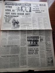 Halka ve Olaylara Tercüman Gazetesi - Turkish Newspaper - 21 Şubat 1982 - Samsun 60 Yeni rakı 670 lira oldu - Habur kapısında tankerin çarptığı peron çöktü 29 ölü - Kıbrıs konusunda Yunanistan'ı uyardık - Milli Eğitim Bakanı Hasan Sağlam rotasyon uygulaması Mayıs'ta başlayacak - İTO'nun 100. Kuruluş yıldönümü için düzenlenen moda fuarı Turgut Özal tarafından açıldı - 1918 yılında Ermenilerin yaptığı katliamı anlatan taş baskısı bir kitap bulundu - Hora'yı yeni seferler bekliyor - Yunus Emre ile sohbet yazan Ahmet Kabaklı - Elizabeth Taylor'la Richard Burton üçüncü defa evleniyorlar - Filistin davası Camp David'in dışında çözülebilir - Salvador Dali için müze açılıyor - Hicabi Koçyiğit davası duruşmasının tutanakları - aşk fısıltıları yazan Kerime Nadir Yazı Dizisi - Eşref Kolçak ve Ekrem Bora Banker Kastelli reklamı - Fenerbahçe'de Cevher Özden Ali Şen'e karşı başkan adayı Fotoğrafı - Oyak Renault Konya'da bir dev buldu - yılın filmi tövbe başrolde İbrahim Tatlıses - Lig Başlıyor