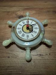 Antika Oniks Doğal Taş Gemi Dümeni Duvar Saati Çalışır durumda Dümen çapı 25 cm  Saat için iç gövde çapı 9 cm Dış gövde çapı 15 cm Her hangi kırığı çatlağı yok.