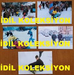 TÜRKİYE CUMHURİYETİ ESKİ BAŞBAKANI TANSU ÇİLLER'İN ORİJİNAL 5'Lİ FOTOĞRAF SETİ - 15 x 10 cm EBADINDA - TANSU ÇİLLER'İN 1996'DA EŞİ ÖZER ÇİLLER ve OĞLU BERK ÇİLLER'LE BİRLİKTE ULUDAĞ'DA KAYAK MERKEZİNDE TATİL YAPARKEN ÇEKİLMİŞ 5FARKLI KARE... ÖZEL ARŞİV!