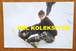 TÜRKİYE CUMHURİYETİ ESKİ BAŞBAKANI TANSU ÇİLLER'İN ORİJİNAL 5'Lİ FOTOĞRAF SETİ - 15 x 10 cm EBADINDA - TANSU ÇİLLER'İN 1996'DA EŞİ ÖZER ÇİLLER ve OĞLU BERK ÇİLLER'LE BİRLİKTE ULUDAĞ'DA KAYAK MERKEZİNDE TATİL YAPARKEN ÇEKİLMİŞ 5FARKLI KARE... ÖZEL ARŞİV!