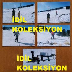 TÜRKİYE CUMHURİYETİ ESKİ BAŞBAKANI TANSU ÇİLLER'İN OĞLU BERK ÇİLLER'İN ORİJİNAL 5'Lİ FOTOĞRAF SETİ - 15x 10 cm EBADINDA - BERK ÇİLLER, ULUDAĞ'DA KAYAK MERKEZİNDE TATİL YAPARKEN ÇEKİLMİŞ 5 FARKLI KARE. 1997