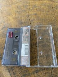 ZÜLFÜ LİVANELİ - NEYLERSİN - KASET