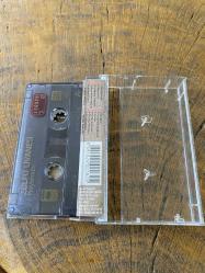 ZÜLFÜ LİVANELİ - NEYLERSİN - KASET