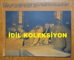 TÜRKİYE CUMHURİYETİ ESKİ BAŞBAKANI TANSU ÇİLLER'İN AJANS-BASIN FOTOĞRAFI (KAĞIT BASKI) - 17 x 13 cm EBADINDA - TANSU ÇİLLER, DOĞRU YOL PARTİSİ TBMM GRUP TOPLANTISINDAYKEN ÇEKİLMİŞ BİR KARE. 1993, YAVUZ YÜKSEL