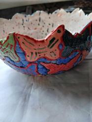 Seramikten sırlanmış renkli saksı