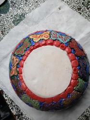 Seramikten sırlanmış renkli saksı