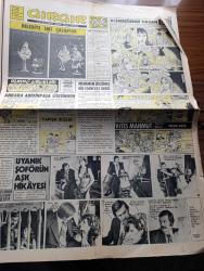 Gün Gazetesi - Turkish Newspaper - 27 Mart 1973 - Cevdet Sunay ile liderler ters düştü - Gürler Olayı yazan Mehmed Kemal Yazı Dizisi - boğaz köprüsünün iki ayağı arasındaki yol tamamlandı Fotoğrafı - her sanığa kelepçe takılmayacak - Eskişehir'de kürkü için vurulan tavşanlardan sucuk yapılıyor - partilerin adayı anayasa mahkemesi başkanı Muhittin Taylan'ı reddeden Cumhurbaşkanı Faruk Gürler'i tavsiye etti - Boğazı  mucize kurtardı süper benzin dolu bulgar tankeri büyük yara olmasına rağmen infilak etmedi Fotoğrafı - Pala Mustafa Burası Mahmutpaşa çizen Aydın Aliustaoğlu - bu hafta işsiz kalan kalifiye işçiler fotoğraflar - geçen yıl bugün Fenerbahçe dünya şampiyonu Nasyonel ile yenişememişti - Gırgır mizah sayfası - uyanık şoförün aşk hikayesi oynayanlar Melek Görgün Atilla Ergün Gökçe Güven Foto Roman - Bizans'ın taçlı fahişesi Teodora yazan Azmi Nihad Erman Yazı Dizisi - Keloğlan masalı çizen Ferit Öngören - Adalı Çolak Molla yazan Reşat İleri Yazı Dizisi - uzun ömrün sırrı
