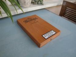 BALMORAL AHŞAP PURO KUTUSU ( Menteşeli & Kilitli Kapaklı ) MÜKEMMEL KONSİYONDA ÇOK ŞIK AHŞAP KUTU - Made DOMINICAN REPUBLIC