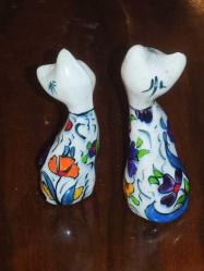 19959-ÇOK ŞAHANE EL BOYAMA PORSELEN 2 ADET ÇİNİ KEDİ BİBLO