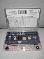 Kaset Stone Free A Tribute To Jimi Hendrix. Orijinal sorunsuz çalışıyor koleksiyonluk.   Eric Clapton Spin Doctors Buddy Guy Body Count Seal and Jeff Beck Nigel Kennedy Pretenders P.M. Dawn Belly Living Colour Pat Metheny M.A.C.C. Slash and Paul Rodgers Band of Gypsys
