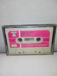 Kaset  Ahmet Kaya yorgun demokrat. Orijinal. Türküola 2233 Alman baskı. Kartoneti yok. Sorunsuz çalışıyor.