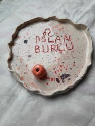 Seramikten Aslan burcu simgeli tütsülük