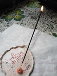 Seramikten Aslan burcu simgeli tütsülük