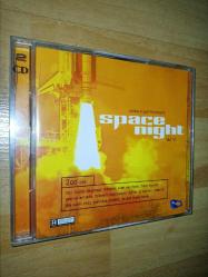 aural float presents space night vol 6 - cd (çift disk; her iki diskte çok temiz kondisyonda)