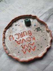 Seramikten kova burcu simgeli tütsülük yada dekoratif tabak