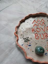 Seramikten kova burcu simgeli tütsülük yada dekoratif tabak