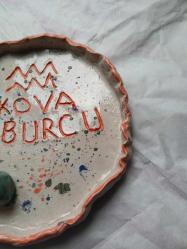 Seramikten kova burcu simgeli tütsülük yada dekoratif tabak