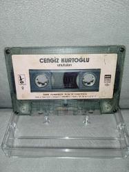 Kaset Cengiz Kurtoğlu Unutulan albümü. Orijinal dönem Kağıt Baskı kartoneti yok, baştan sona sorunsuz çalışıyor