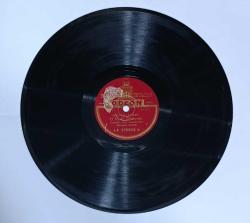 HAMİYET YÜCESES, O SİYAH GÖZLERİNİN - SAATLARCA BAŞ BAŞA, 78 LİK DEVİR NADİR TAŞ PLAK 10/9 KONDİSYONDA