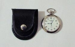 KÖSTEKLİ CEP SAATİ YAPI KREDİ CEP SAATİ KILIFI VE ZİNCİR DAHİL (Sorunsuz çalışıyor. Fotodaki saat gönderilir. Makinesi MIYOTA JAPAN. Saate  pil takıp çalışır vaziyette göndereceğiz)