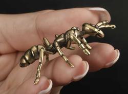 Pirinç Karınca Figürü – Mini Dekoratif Biblo