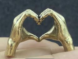 Pirinç Kalp El Figürü – Dekoratif Mini Biblo