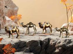 4’lü Pirinç Deve Figürü Seti – Mini Dekoratif Biblo