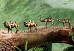 4’lü Pirinç Deve Figürü Seti – Mini Dekoratif Biblo