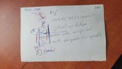 ÖMÜR GÖKSEL'İN ORİJİNAL FOTOĞRAFI - 18 x 12 cm EBADINDA - ÖMÜR GÖKSEL, EŞİ HÜLYA GÖKSEL'LE BİRLİKTE DENİZ KENARINDA MİSAFİRLERİYLE AKŞAM YEMEĞİ YERLERKEN ÇEKİLMİŞ BİR HATIRA FOTOĞRAFI