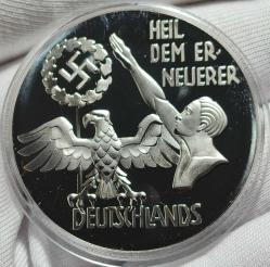 NAZİ ALMANYASI HİTLER PROPAGANDA MADALYONU GÜMÜŞ KAPLAMA PROF BASKI