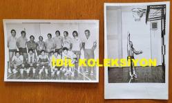 ÖMÜR GÖKSEL'İN ORİJİNAL 2'Lİ FOTOĞRAF SETİ - 18 x 12 cm EBADINDA - ÖMÜR GÖKSEL SALONDA BASKETBOL OYNARKEN ve BASKETBOLCU ARKADAŞLARIYLA TOPLUCA HATIRA POZU VERİRKEN ÇEKİLMİŞ 2 FARKLI KARE