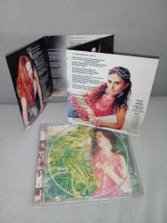 CD Yıldız Tilbe yürü anca gidersin albümü. orijinal. dinlemeyi etkilemeyen çizikler var, baştan sona sorunsuz çalışıyor