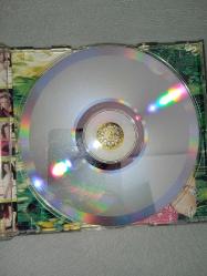 CD Yıldız Tilbe yürü anca gidersin albümü. orijinal. dinlemeyi etkilemeyen çizikler var, baştan sona sorunsuz çalışıyor