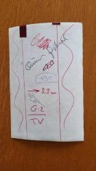 ÖMÜR GÖKSEL'İN ORİJİNAL FOTOĞRAFI - 18 x 12 cm EBADINDA - ÖMÜR GÖKSEL SAHNEDE ŞARKI OKURKEN ÇEKİLMİŞ BİR KARE