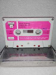 Kaset Hakkı bulut seven kıskanır albümü. Orijinal. Türküola 2047 Alman baskı. Kartoneti yok. Sorunsuz çalışıyor