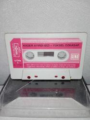 Kaset Yüksel Özkasap Kader ayırdı bizi albümü. Orijinal. Türküola 1193 Alman baskı. Kartoneti yok. Sorunsuz çalışıyor