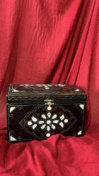 CEVİZ AĞACI PİRİNÇ,SEDEF İŞLEMELİ İŞÇİLİKLİ SANDIK