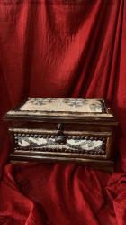 CEVİZ AĞACI YÜN KÜMAŞ DOKULU ESKİ ŞIK SANDIK