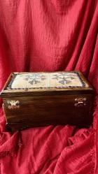 CEVİZ AĞACI YÜN KÜMAŞ DOKULU ESKİ ŞIK SANDIK