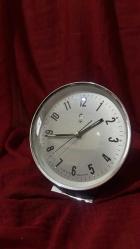 SORUNSUZ ÇALIŞIR METAL MASA SAATİ ŞIK