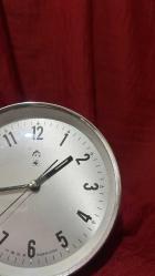 SORUNSUZ ÇALIŞIR METAL MASA SAATİ ŞIK