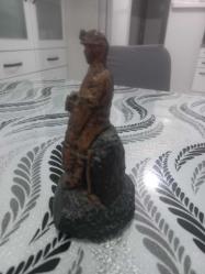 Kömür üzerine yontma yöntemiyle yapılmış el yapımı madenci figürü  yükseklik 15 cm  en  6.,5  cm