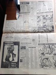 Hürriyet Gazetesi - Turkish Newspaper - 4 aralık 1971 - 14 bakanın kabineden çekilmesi üzerine Nihat Erim istifa etti - Mahir Çayan'ın arkadaşları hep birlikte ayaklanıp askerlerle kavga etmişlerdir Fotoğrafı - Sanıklar muhafızlara tekme tokat saldırdı - idamı istenen sanıklardan Rüçhan Manas askerlere bağırırken mahkeme başkanı Albay Vecdi Müftüoğlu araya girdi fotoğraf - İstanbul 3 nolu sıkıyönetim mahkemesinde duruşma sırasında çıkan olaylar - Nihat Erim Adalet Partisi Genel Sekreteri Nizamettin Erkmen ile görüştü - Süleyman Demirel Mütalaa serdedecek durumda değilim dedi - Mahir Çayan ve 4 arkadaşının kaçma olayı ile ilgili 11 asker tutuklandı - Tarkan yazan ve çizen Sezgin Burak - gurbetteki sevgili yazan ve çizen Faruk Geç - Orgeneral Faik Türün İstanbul'a döndü - İstanbul İzmir Ankara Radyosu Programı - 14 bakan 26 Mart'tan 3 Aralığa kadar Erim kabinesinde kaldı - Başbakan yardımcısı Sadi Koçaş Fotoğrafı - İçişleri Bakanı Osman Olcay fotoğraf - Ulaştırma Bakanı Cahit Karakaş