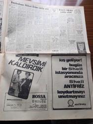 Hürriyet Gazetesi - Turkish Newspaper - 4 aralık 1971 - 14 bakanın kabineden çekilmesi üzerine Nihat Erim istifa etti - Mahir Çayan'ın arkadaşları hep birlikte ayaklanıp askerlerle kavga etmişlerdir Fotoğrafı - Sanıklar muhafızlara tekme tokat saldırdı - idamı istenen sanıklardan Rüçhan Manas askerlere bağırırken mahkeme başkanı Albay Vecdi Müftüoğlu araya girdi fotoğraf - İstanbul 3 nolu sıkıyönetim mahkemesinde duruşma sırasında çıkan olaylar - Nihat Erim Adalet Partisi Genel Sekreteri Nizamettin Erkmen ile görüştü - Süleyman Demirel Mütalaa serdedecek durumda değilim dedi - Mahir Çayan ve 4 arkadaşının kaçma olayı ile ilgili 11 asker tutuklandı - Tarkan yazan ve çizen Sezgin Burak - gurbetteki sevgili yazan ve çizen Faruk Geç - Orgeneral Faik Türün İstanbul'a döndü - İstanbul İzmir Ankara Radyosu Programı - 14 bakan 26 Mart'tan 3 Aralığa kadar Erim kabinesinde kaldı - Başbakan yardımcısı Sadi Koçaş Fotoğrafı - İçişleri Bakanı Osman Olcay fotoğraf - Ulaştırma Bakanı Cahit Karakaş