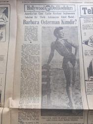 Hürriyet Pazar Gazetesi - Turkish Newspaper - 17 Ocak 1954 - Fatoş renkli karikatür - Dördüncü Kattaki Adnan çizen Maksu renkli karikatür - Güngörmüş Ailesi karikatür - karikatür sergisi - Hollywood dedikoduları - Barbara Osterman Kimdir - Can Canan Bican karikatür - aşk ve macera romanı Yasak Saadet çizen Şevki - hürriyetin haftalık aşk ve macera romanı tehlikeli aşk - Canbaba karikatür - bulmaca - İstanbul Ankara Radyosu programı - Churchill'in kızı Sarah Churchill televizyon yıldızı Fotoğrafı - Meksika'da eski Kızılderili Medeni kavimlerden olan Aztec'e dair yapılan kazılarda tarihi eserler meydana çıktı fotoğraf - antenli elbiseler - yeni model dikiş makinesi - Arktik Ve Antarktika kıtaları - Kaliforniya'da San Gabriel kasabasında yaşayan Gifford Smith antika eşyalar koleksiyonu yapmaya meraklıdır Fotoğrafı - 1878 yılında kullanılan bir yer temizleme aleti Fotoğrafı - 22 Ocak cuma saat 13.15 caz müziği programı - 19 Ocak saat 18.15 Aliye Doğançay Nezahat Bayram türküler