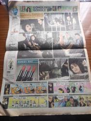 Hürriyet Kelebek Gazetesi - Turkish Newspaper - 6 Temmuz 1987 - genç yıldızlar arıyoruz 2 yılda 70 milyon 12 Film 4 Foto Roman - Bursalı üniversite öğrencisi Güneş Ergen beyaz piyanosuna kavuştu - televizyondan seçmeler - 21 15 son genel vali dizi - 23.00 Otel dizisi - saat 22.00 Pompei'nin son günleri - bomba oynayanlar Asım Ekren Güngör Bayrak Eşref Kolçak Yıldırım Gencer senaryo yönetmen Melih Gülgen  Foto Roman - Memo palyaçonun ülkesi oynayanlar Mesut Çakarlı Didem Bülbül Hikmet Karagöz Foto Roman - paranın rengi yazan Walter Tevis - köydeki yabancı yazan çizen Cemal Dündar - yolculuğa çıkmadan önce arabanızın nabzını ölçün - günün adamı Ali Poyrazoğlu Zerrin Sümer Fotoğrafı - Ferdi Özbeğen kendine bir yıl izin verdi Fotoğrafı - Farah Fawcett skandallar sekreteri Fawn'ı oynamak istiyor fotoğraf - gönülden gönüle oynayanlar Ahmet Özhan Sibel Turnagöl Sümer Tilmaç Nilgün Ersoy ve Haluk Kurtoğlu Foto Roman - Bizimkiler karikatür - Fatoş karikatür - Güngörmüşler karikatür