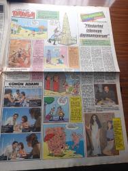 Hürriyet Kelebek Gazetesi - Turkish Newspaper - 1 Temmuz 1986 - kamera karşısından Sultanahmet parkına Fotoğrafı - ikiz kardeşler kadar birbirlerine benzeyen orkide Yenice ve Duygu Güler şampuan reklamı çekimlerinde Fotoğrafı - Aytaç Arman'ın Hülya Avşarlı dönüşü Fotoğrafı - Nükhet Duru ile Erol Evgin paylaşacağı gökkuşağı altında 7'den 77'ye adlı müzikal için başvuran amatör gençler Haldun Dormen'i terletti Fotoğrafı - yaşamımızdan renkli bir kesit sunan yazar Orhan Ural Fotoğrafı - Kırkından Sonra oynayanlar Adile Naşit Erol Günaydın Erdal Özyağcılar Ve Ayşen Gruda foto roman - aşık olunan ayakkabılar Türkiye'de - ev kadınının rehberi hazırlayan Ayser Beşiroğlu - Zeki Müren iflas etti - Mazideki kadın oynayanlar Kenan Kalav Bahar Öztan Foto Roman - Ünlü aşklar Theodora Ve Jüstinyen imparatorun uğuru sokak kızı çizen Cemal Dündar - günün adamı oynayanlar Ali Poyrazoğlu Nilgün Belgün Duygu Ankara Foto Roman - günlük dalga karikatürü eğlence sayfası - yeni yönetmenler Sinan Çetin