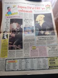 Hürriyet İstanbul Gazetesi - Turkish Newspaper - 14 Temmuz 1977 - Yıldıztepe'deki trafonun patlaması üzerine Kağıthane pompa istasyonu devre dışı kaldı - yüksek semtler yine susuz kaldı - Fatih'te 2,5 milyon liralık çalıntı mücevher ele geçti - Maltepe belediyesi bedava müzik şöleni düzenledi - Sovyet Yugoslav Ve Rumen folklorculer de gösteri yaptı Fotoğrafı - ekmek pazarlığı devam ediyor belediye gramajın düşürülmesini  fırıncılar fiyatın artırılmasını istiyor - Mudanya'ya pazar günleri de vapur seferleri yapılacak - Beşiktaş kulübü Başkanı Gazi Akınal Beşiktaş'ı düşünmekten yemek zamanı bulamıyor Fotoğrafı - Fenerbahçe'de amatörlere Serkan Acar sahip çıktı Fotoğrafı - Beşiktaş'ta menajer Zarenba 37 kalem pirzola yedi Fotoğrafı - danimarkalılar Trabzonspor'dan çekiniyor - Aston Villa yöneticileri Fenerbahçe'yi izleyecek - Ayla Dikmen sevilen 4 parça ile ekranda Fotoğrafı - ekranda tekrar furyası sürerken İzmir TV'si Ramazan için çekim yapıyor fotoğraf - Kung Fu dizisi - radyo programı