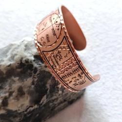 Kelepçe Bakır bilezik , Elyapımıdır, Özel tasarımımdır. Kam davulu ve şaman sembolleri